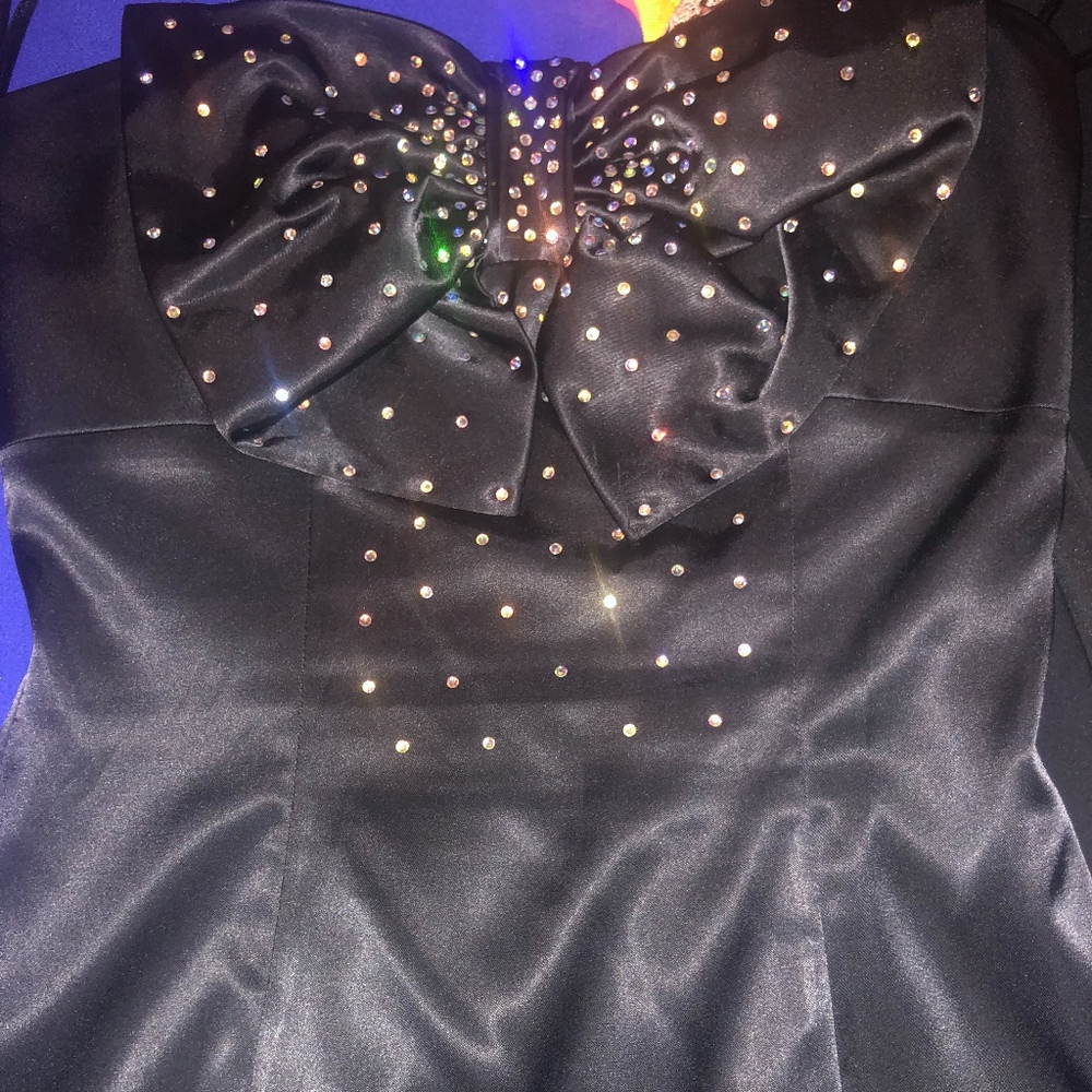 BLACK SATIN STRAPLESS COCKTAIL DRESS